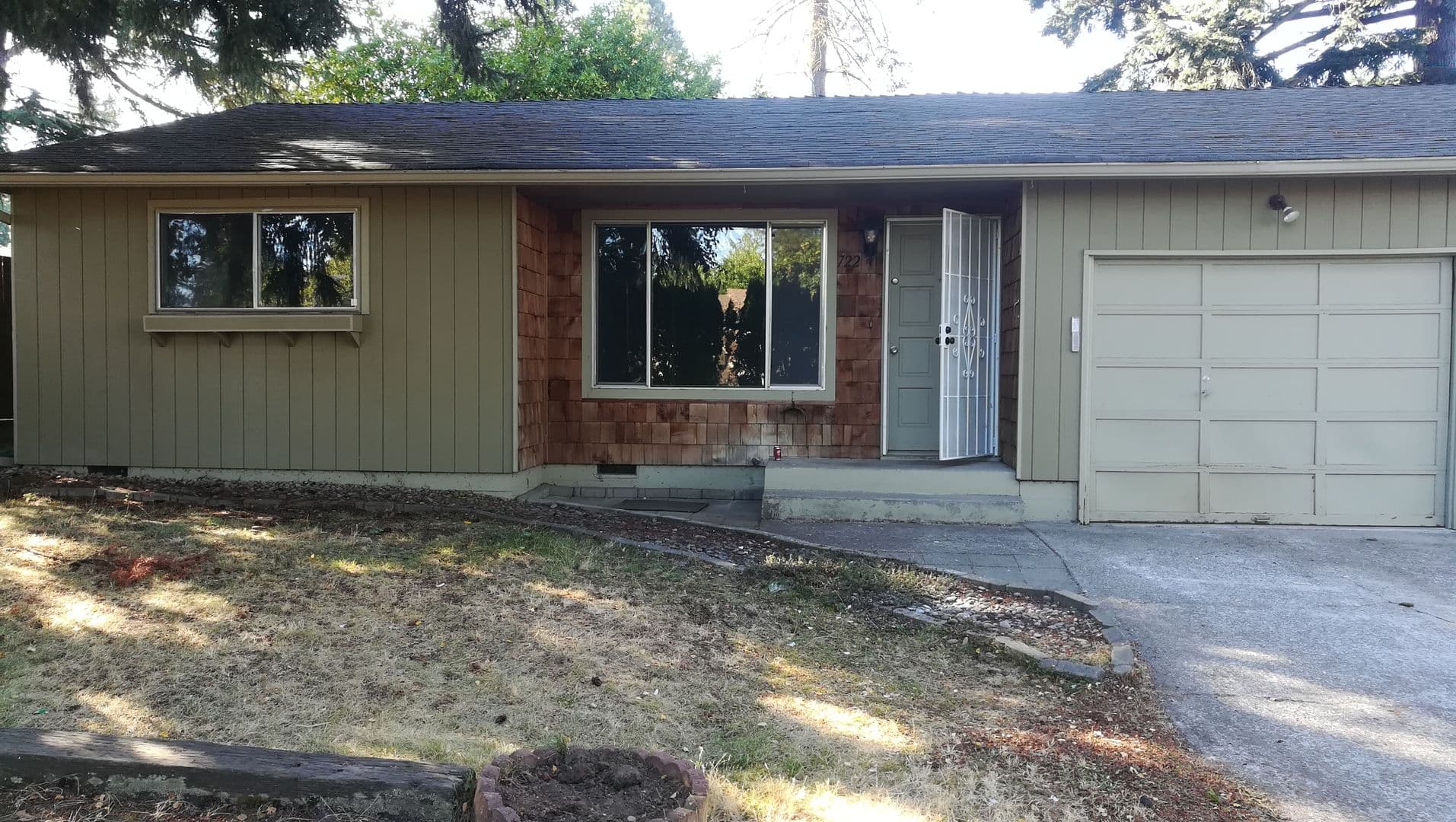 Keizer Apartment: 700-722 Cade Ave NE