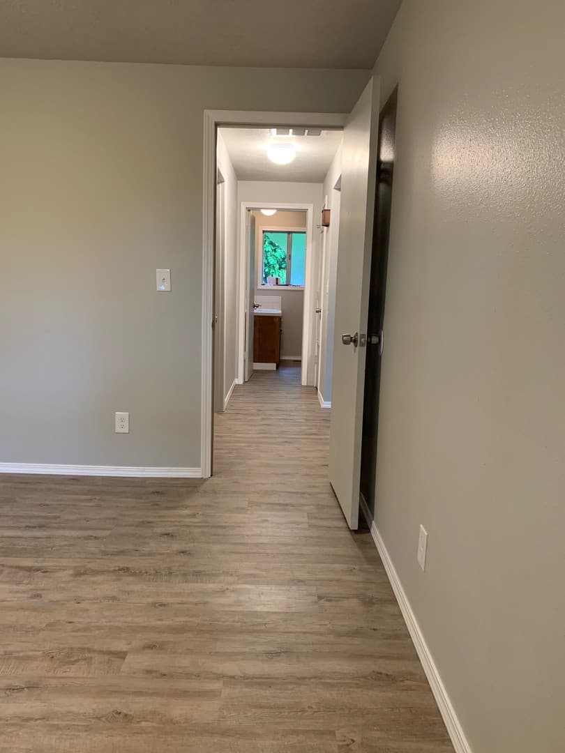 Keizer Apartment: 700-722 Cade Ave NE