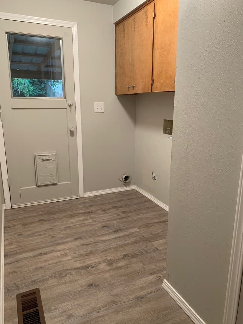Keizer Apartment: 700-722 Cade Ave NE