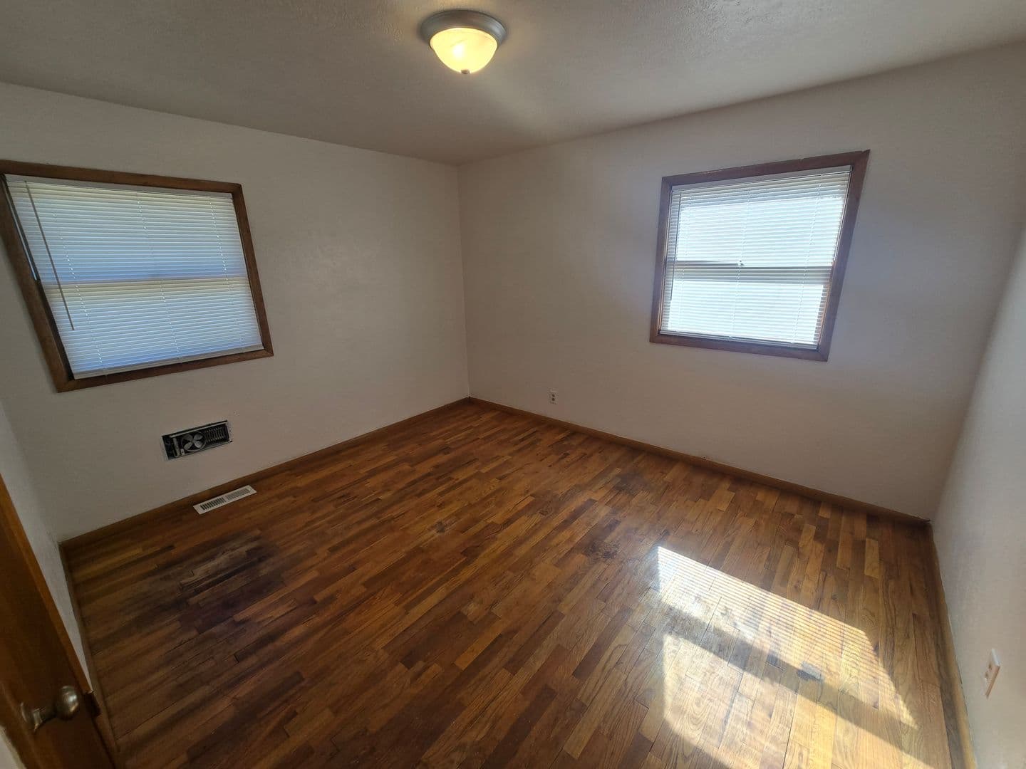 Bend Apartment: 471 NE Clay Ave.