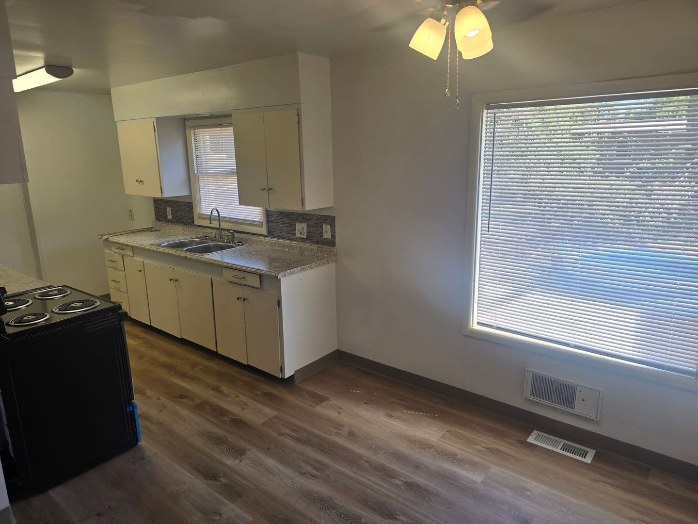 Bend Apartment: 471 NE Clay Ave.