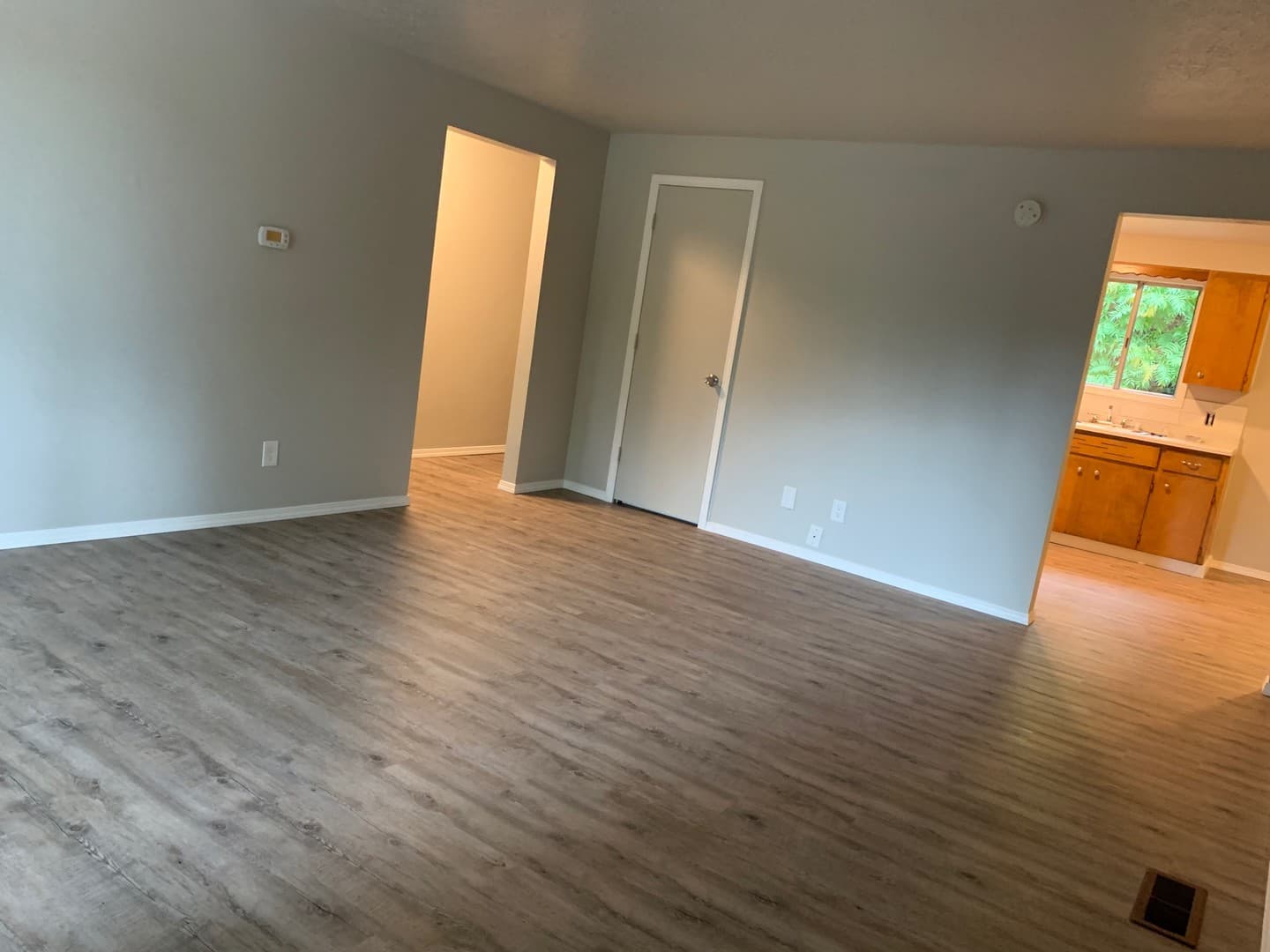 Keizer Apartment: 700-722 Cade Ave NE