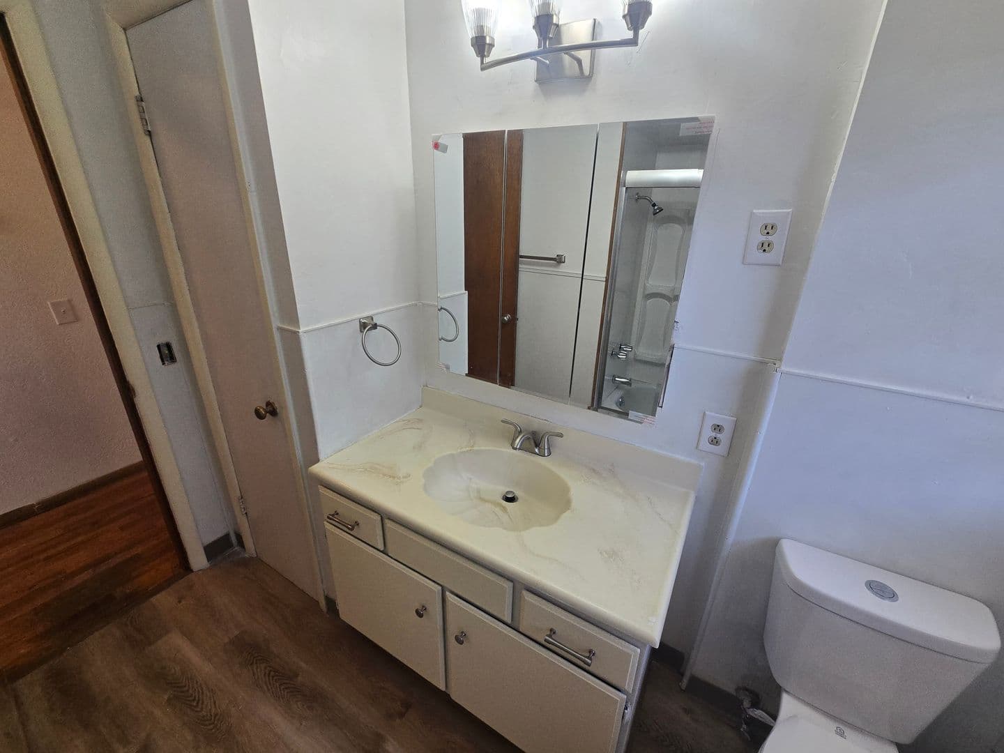 Bend Apartment: 471 NE Clay Ave.