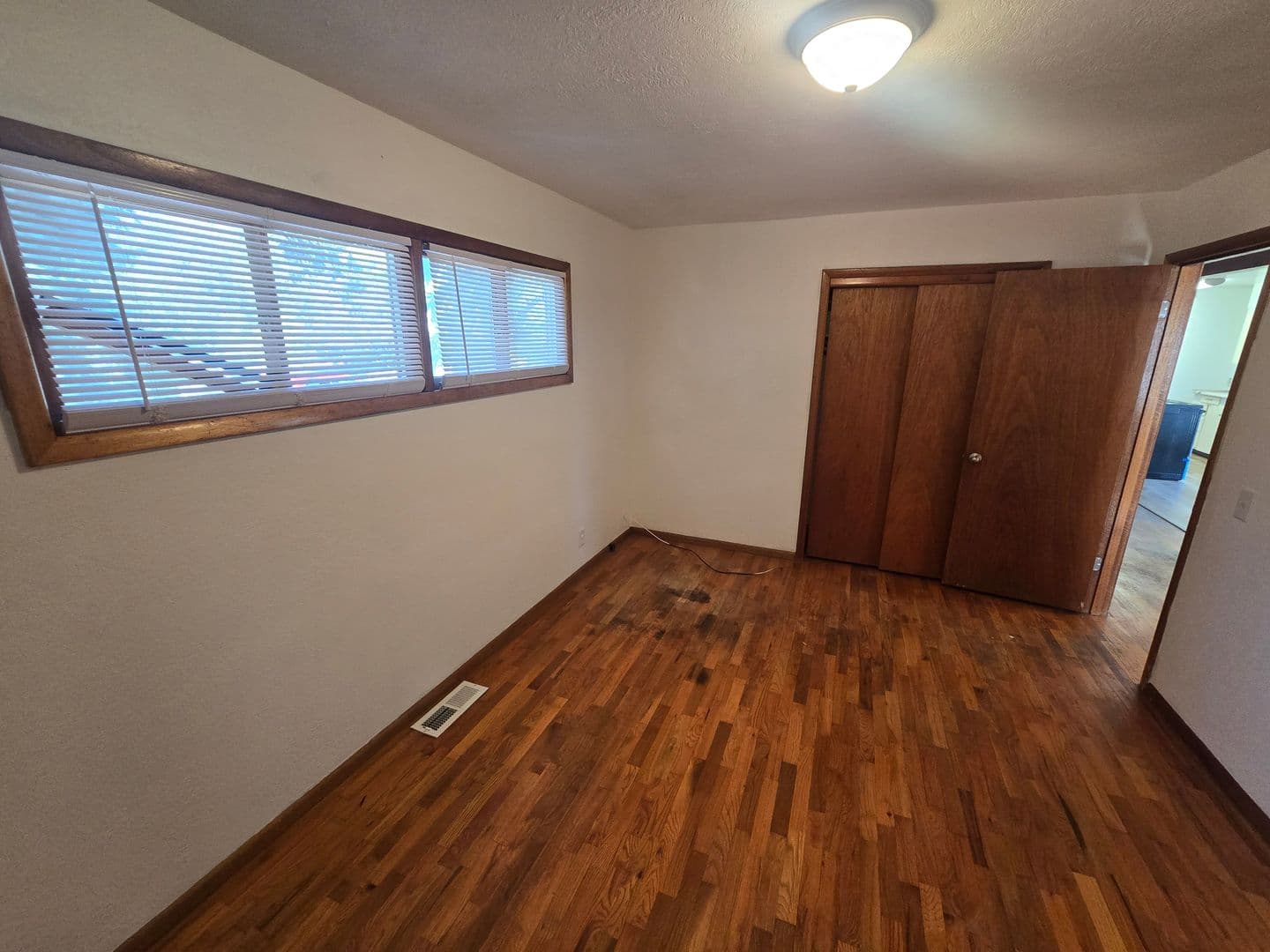 Bend Apartment: 471 NE Clay Ave.
