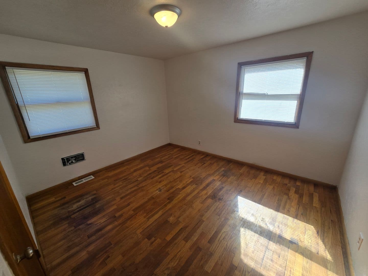 Bend Apartment: 471 NE Clay Ave.