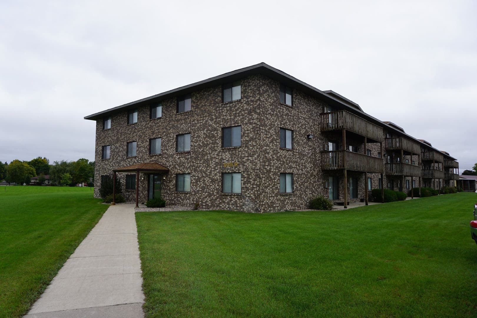 Gaylord Apartment: 10 8th St
