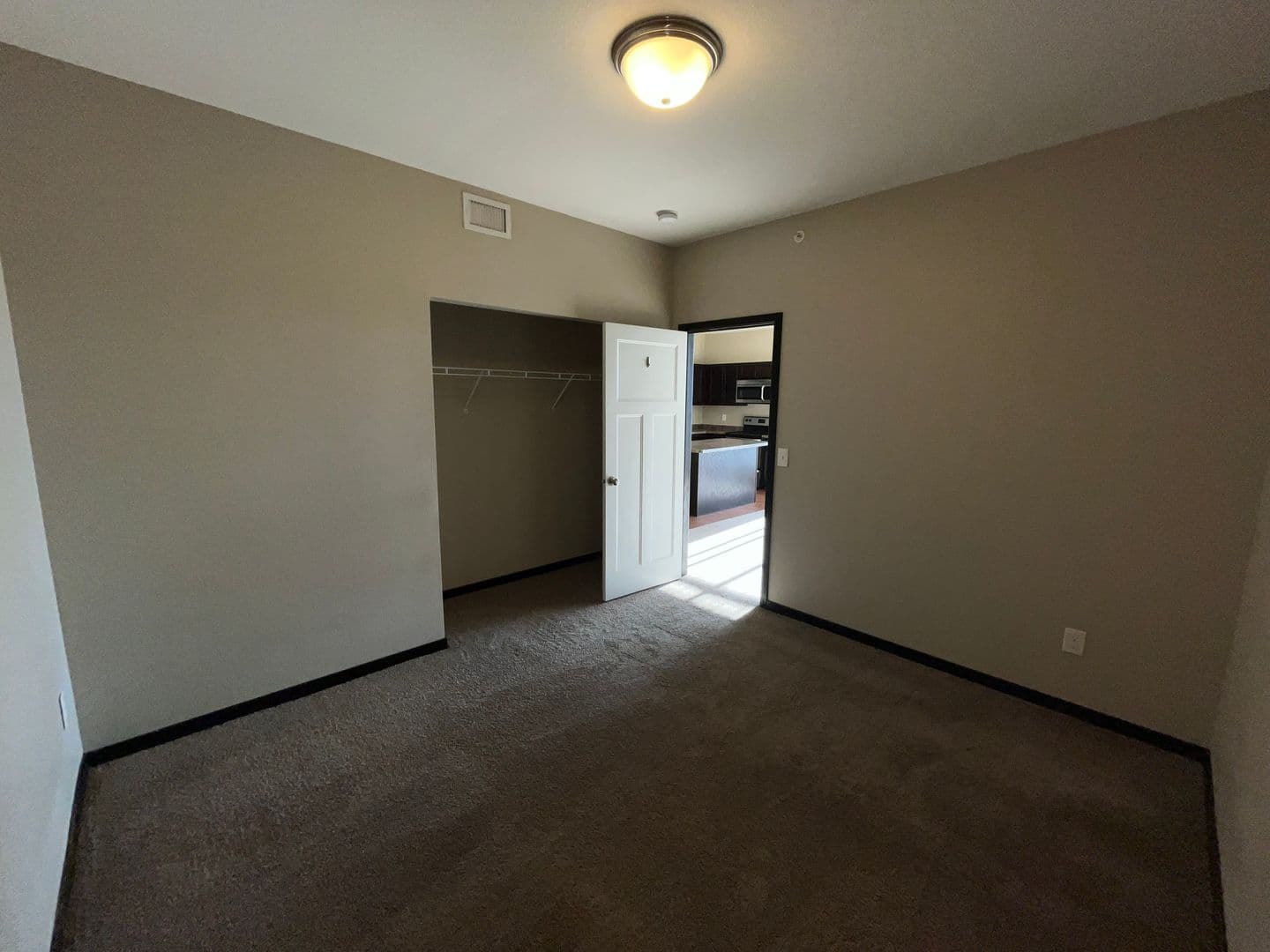 Mankato Apartment: 340 Stadium Road