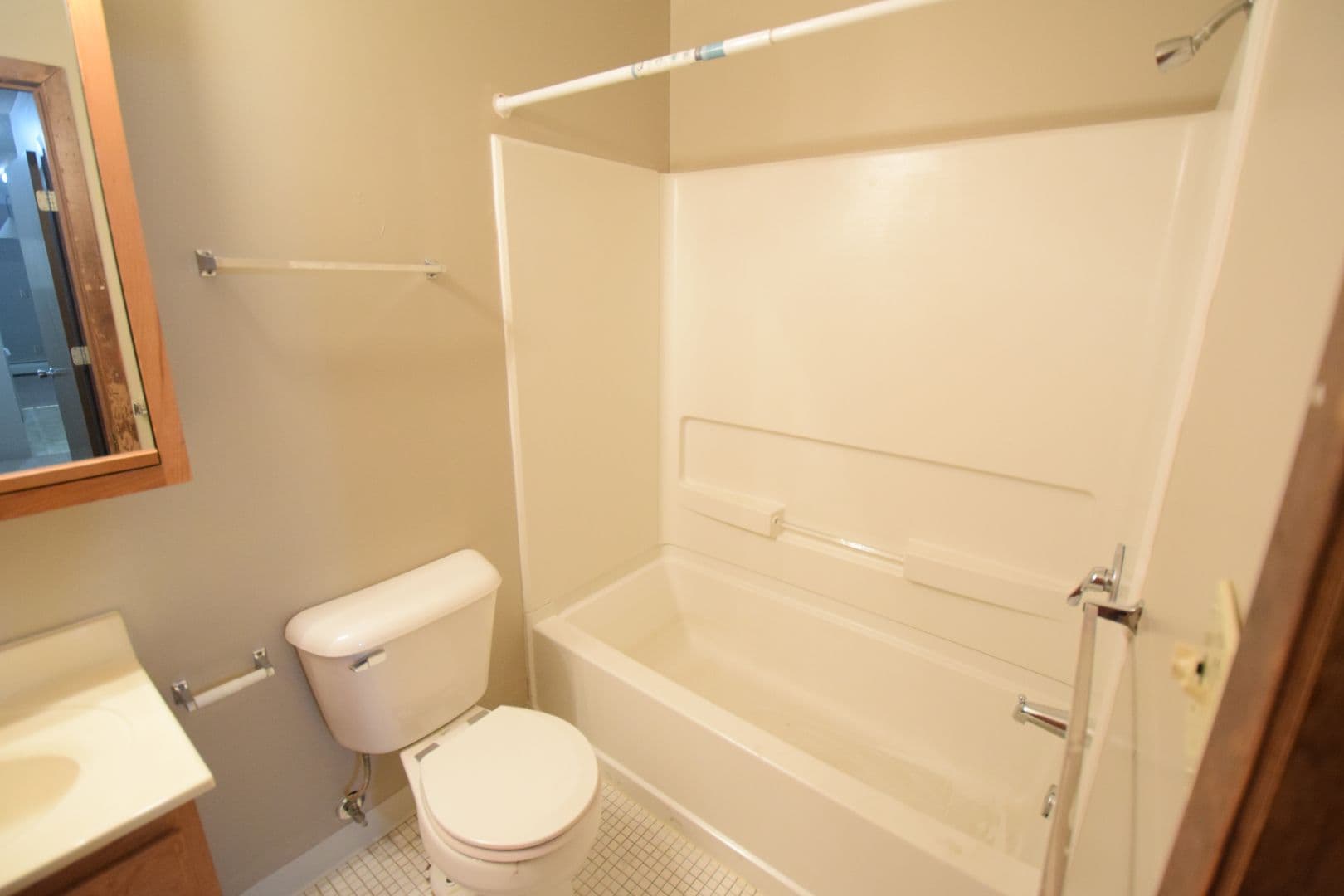 Mankato Apartment: 504 James Ave