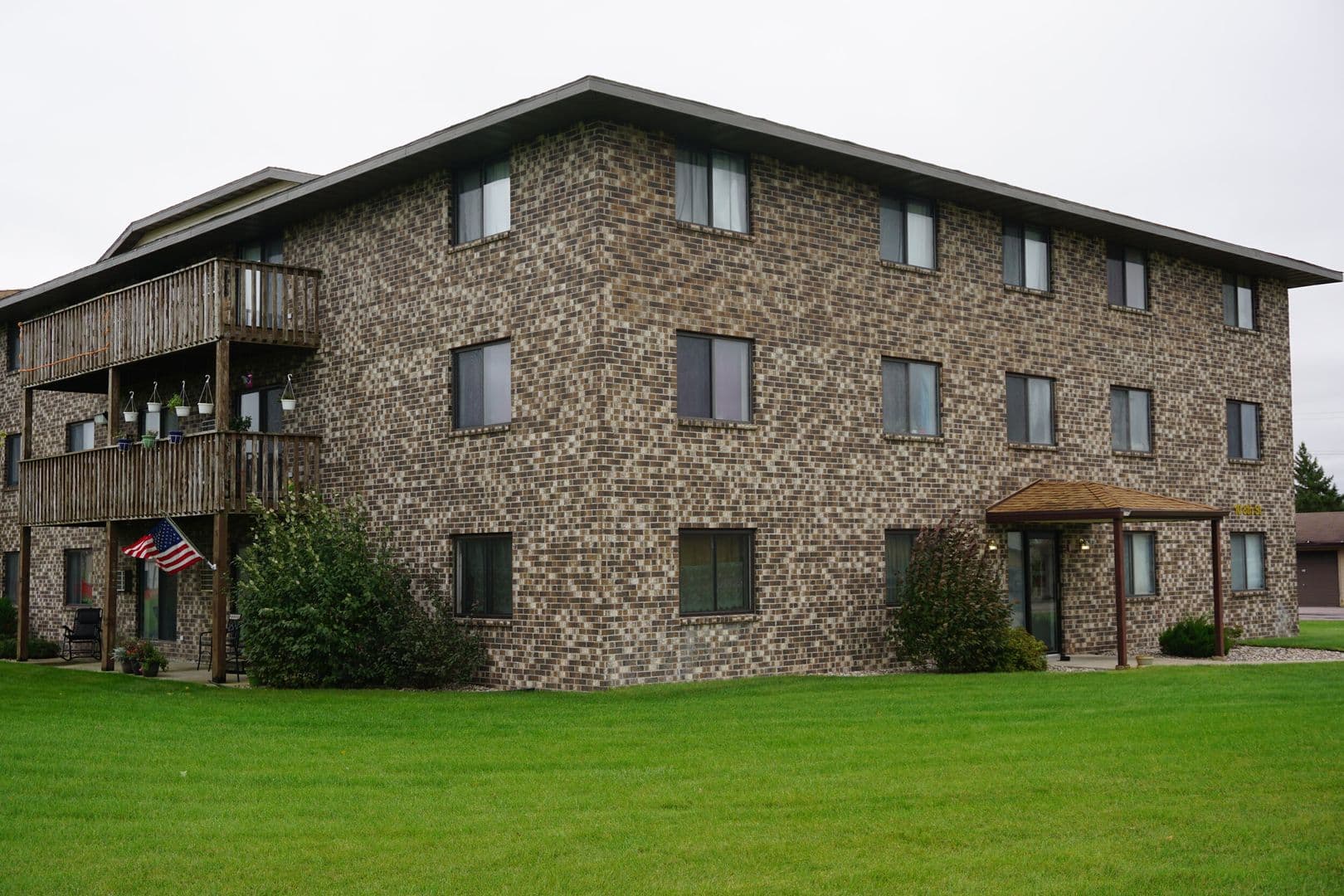 Gaylord Apartment: 10 8th St