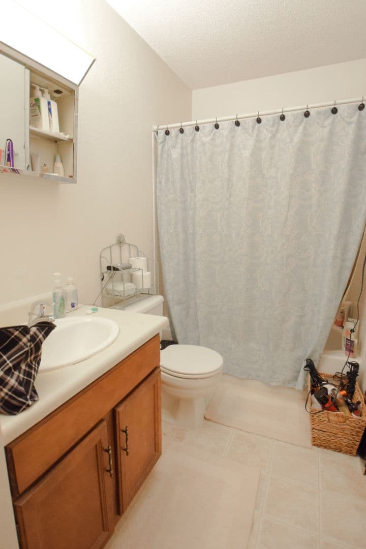 Mankato Apartment: 100 Bunting Lane