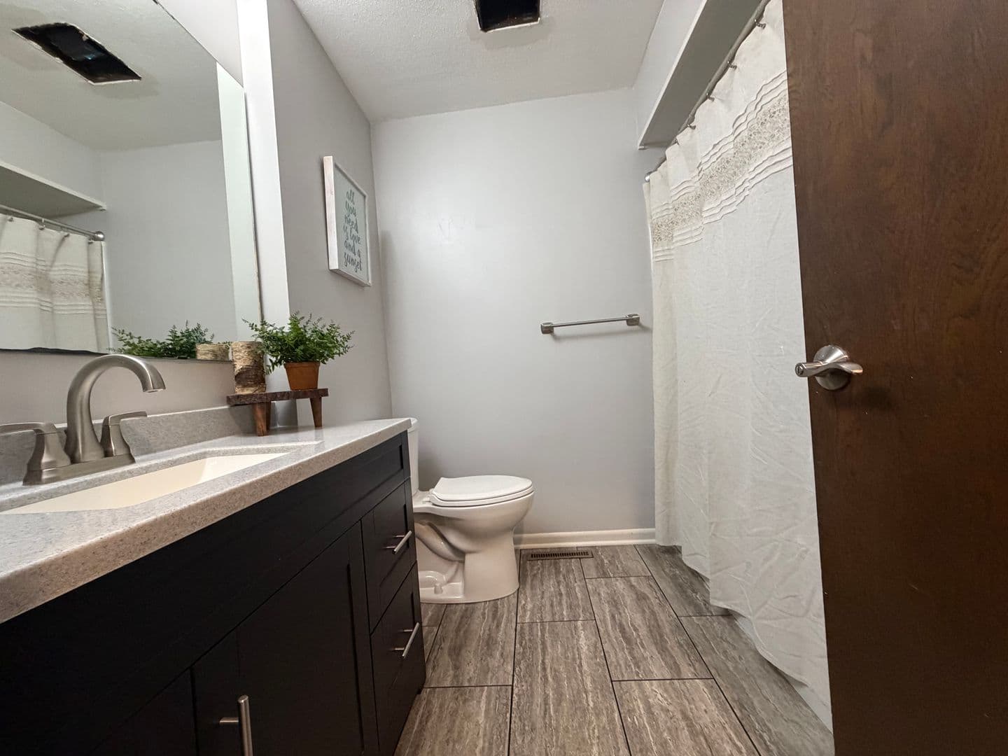 Albert Lea House: 1609 Gateway Drive