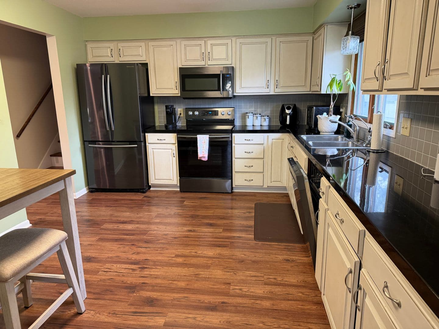 Albert Lea House: 1609 Gateway Drive