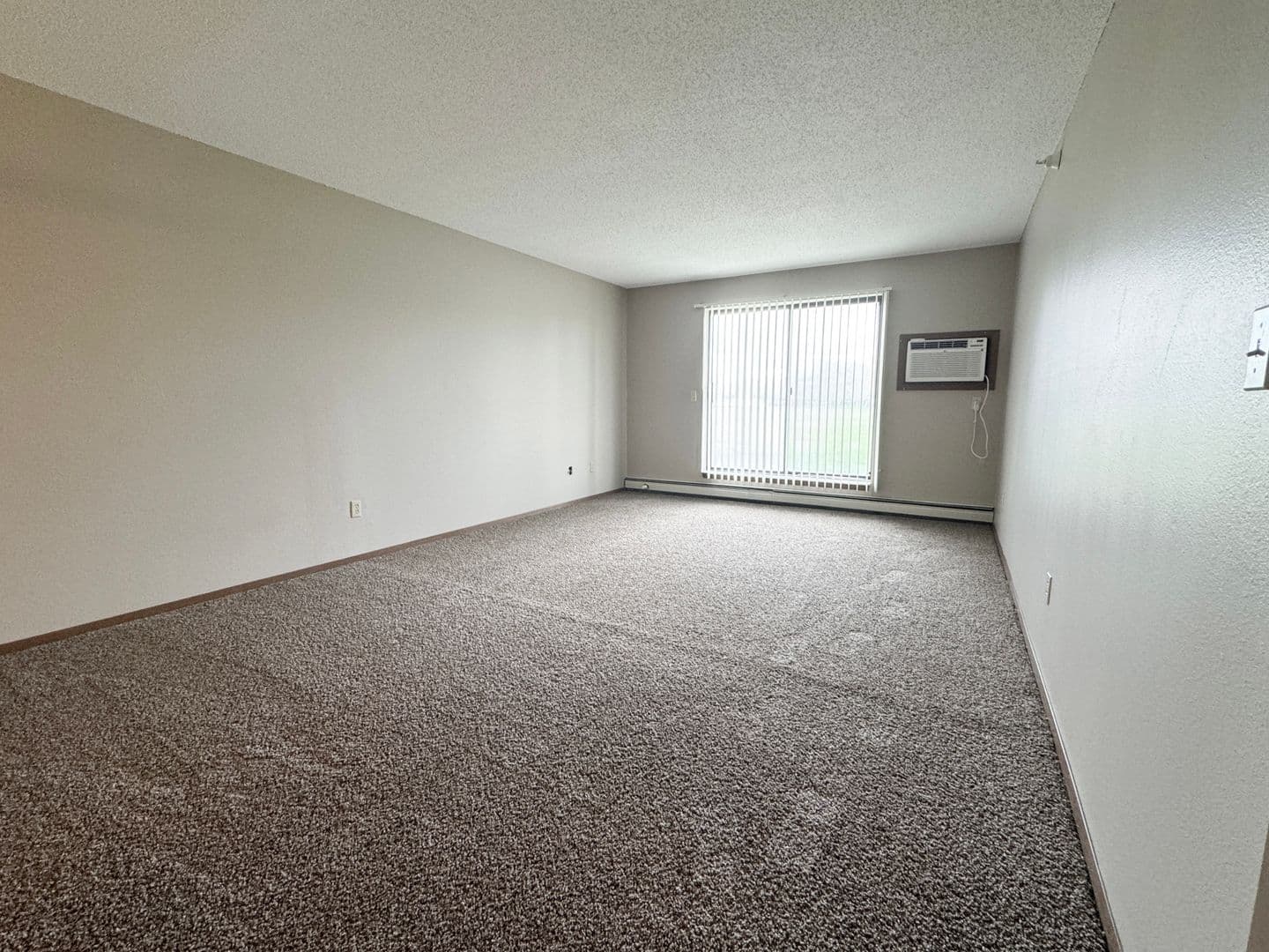 Gaylord Apartment: 10 8th St
