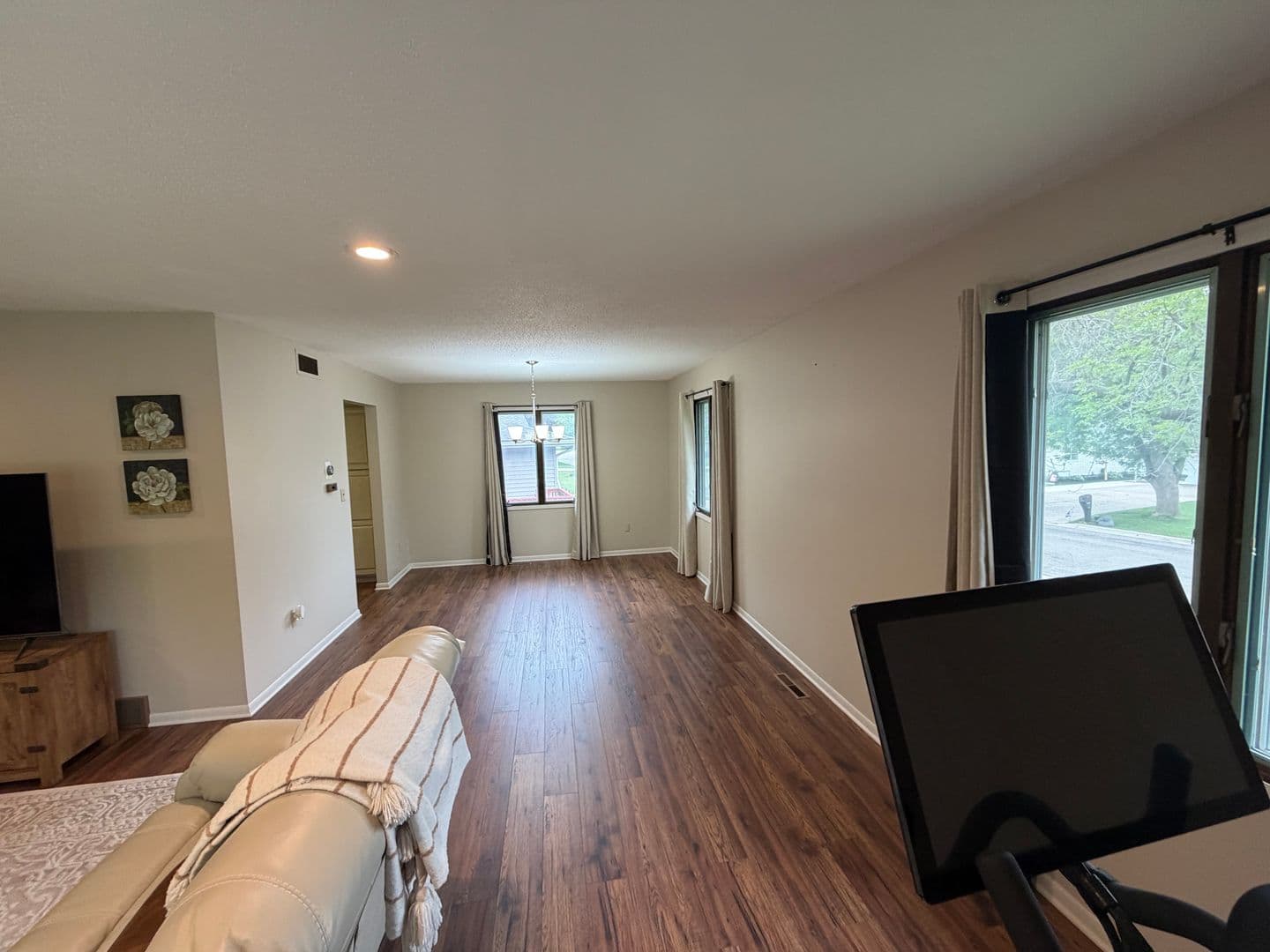 Albert Lea House: 1609 Gateway Drive