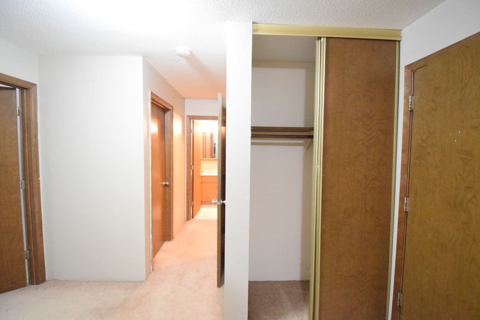 Mankato Apartment: 504 James Ave