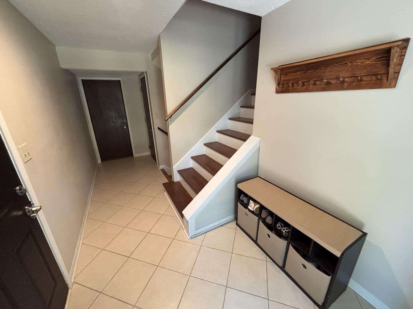 Albert Lea House: 1609 Gateway Drive