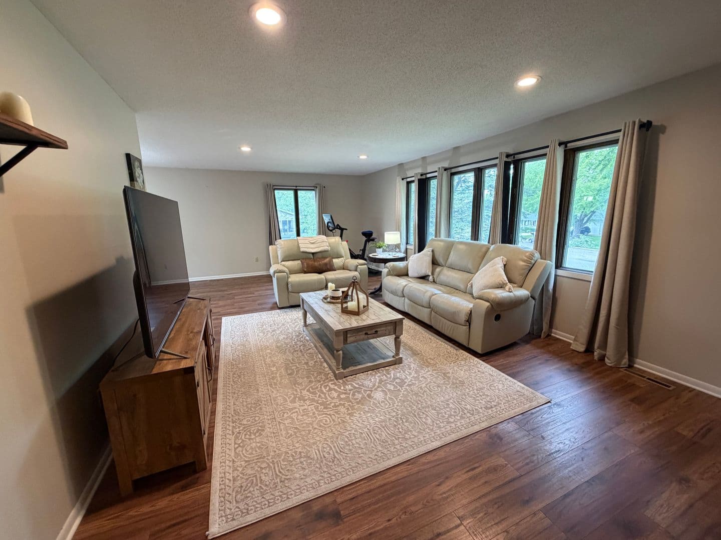 Albert Lea House: 1609 Gateway Drive