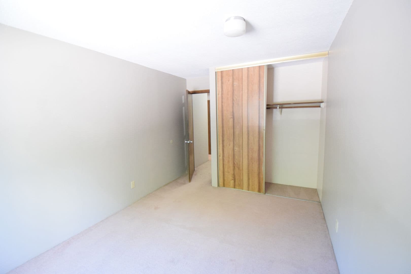 Mankato Apartment: 504 James Ave