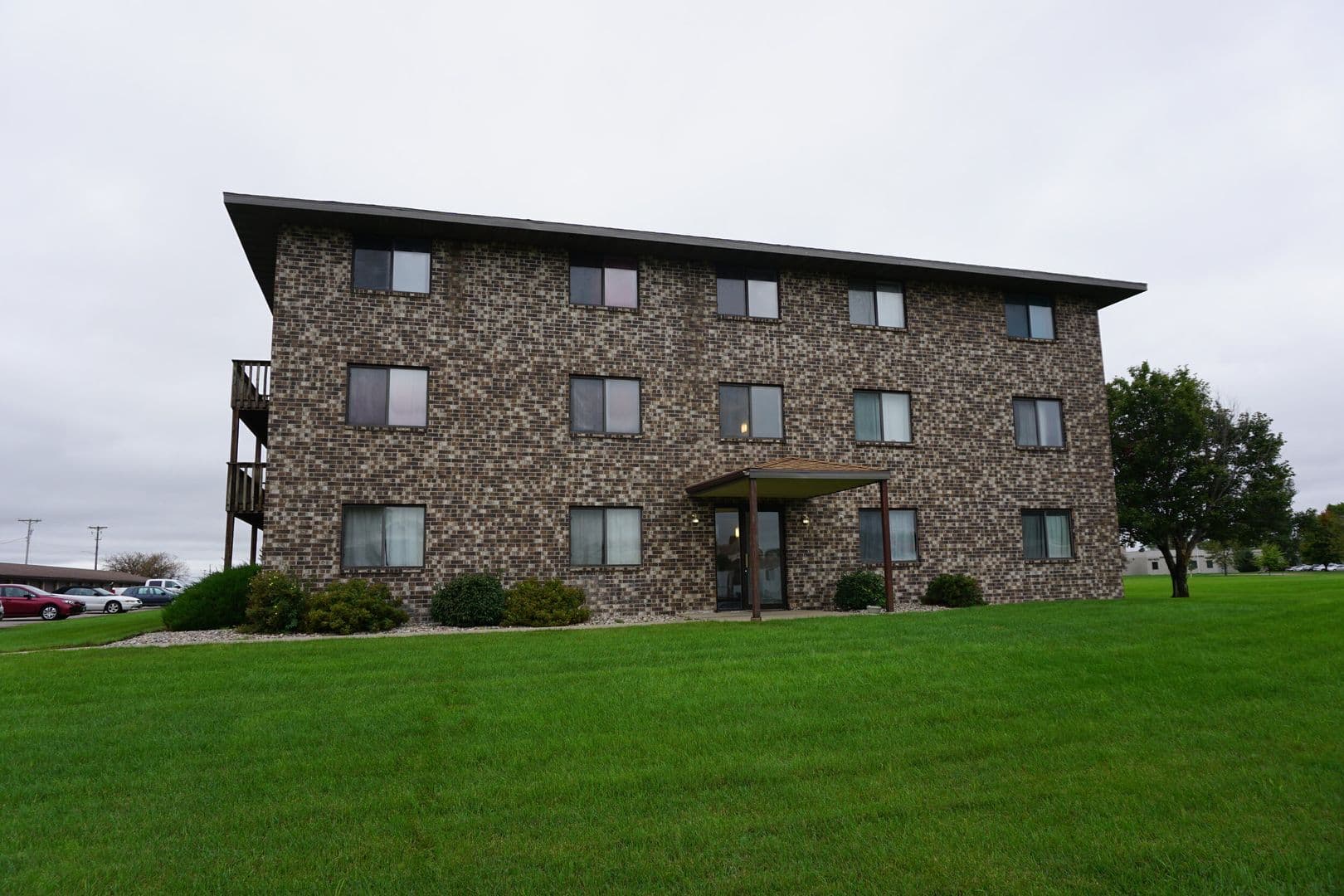 Gaylord Apartment: 10 8th St