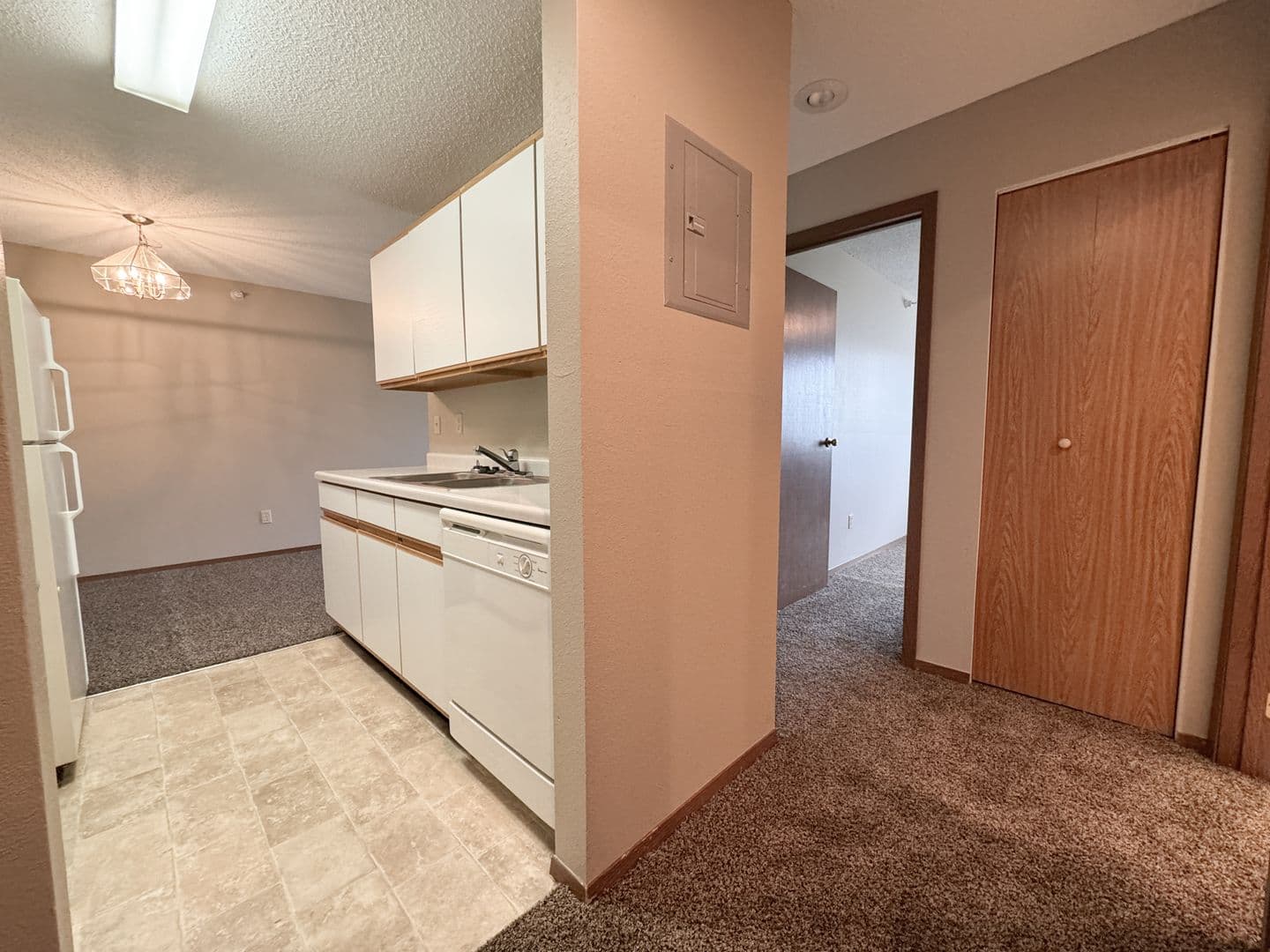 Gaylord Apartment: 10 8th St