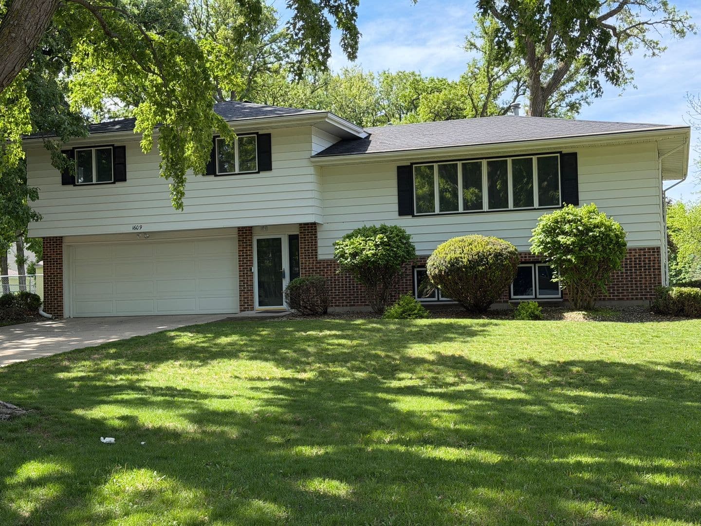 Albert Lea House: 1609 Gateway Drive