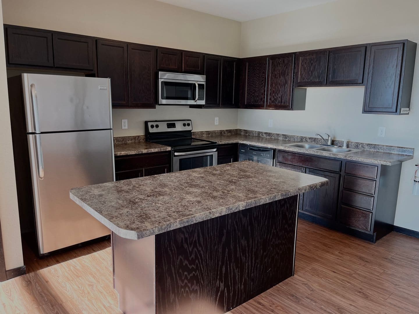 Mankato Apartment: 340 Stadium Road