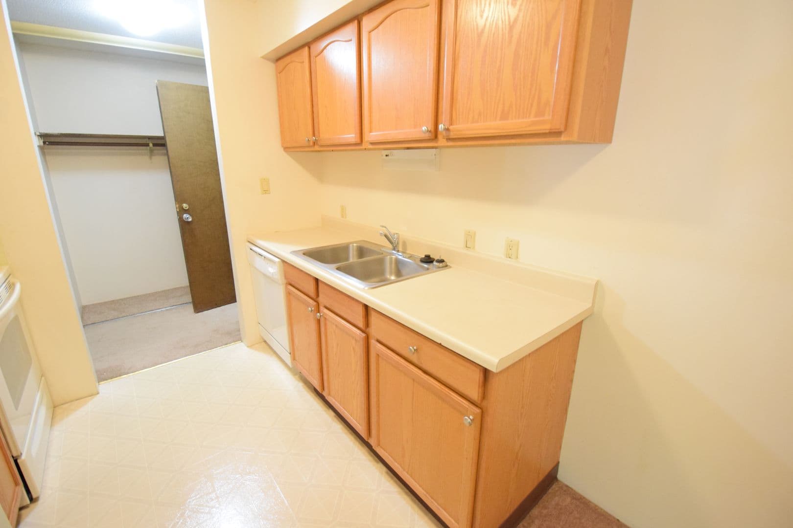 Mankato Apartment: 504 James Ave