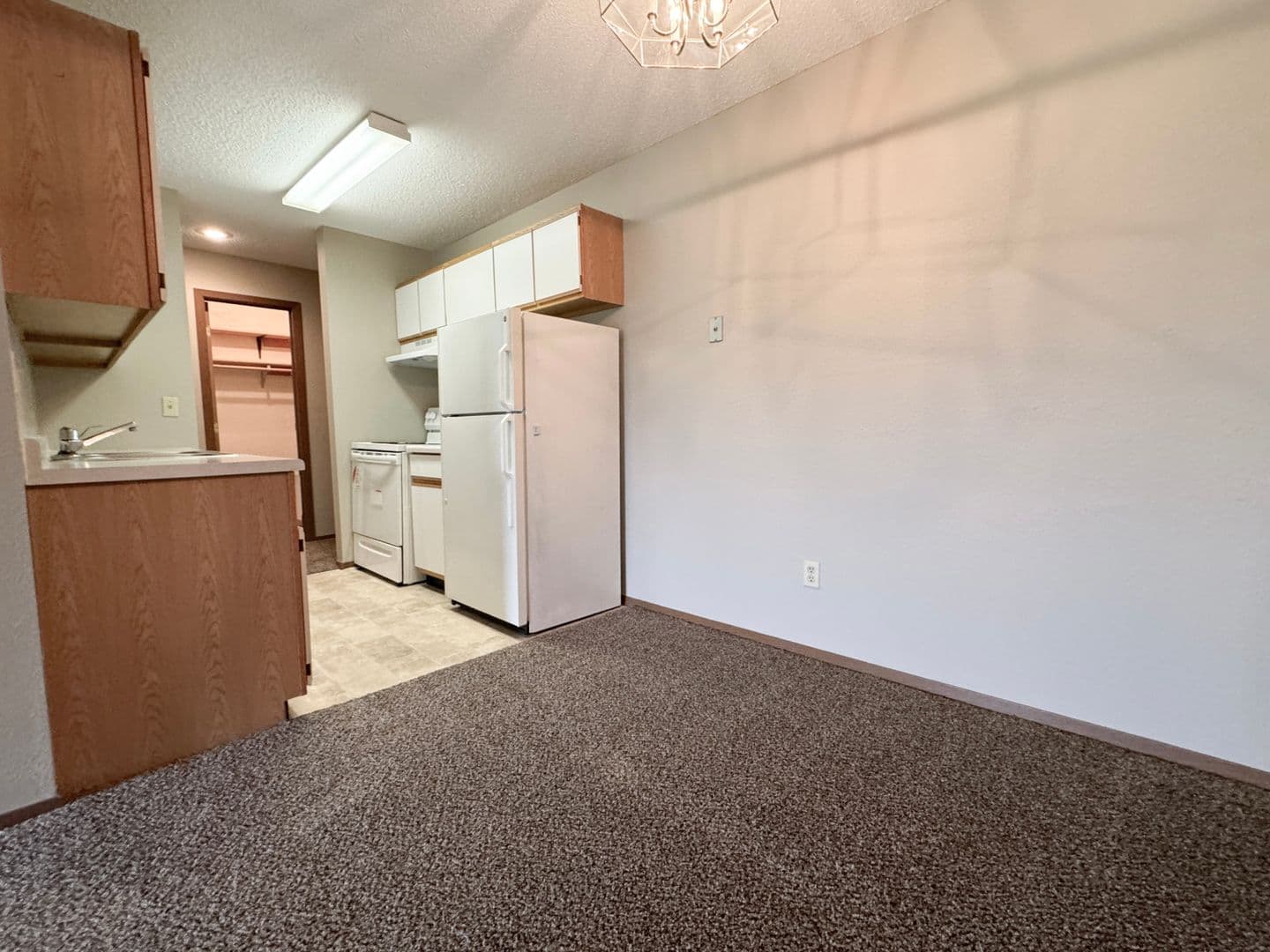 Gaylord Apartment: 10 8th St
