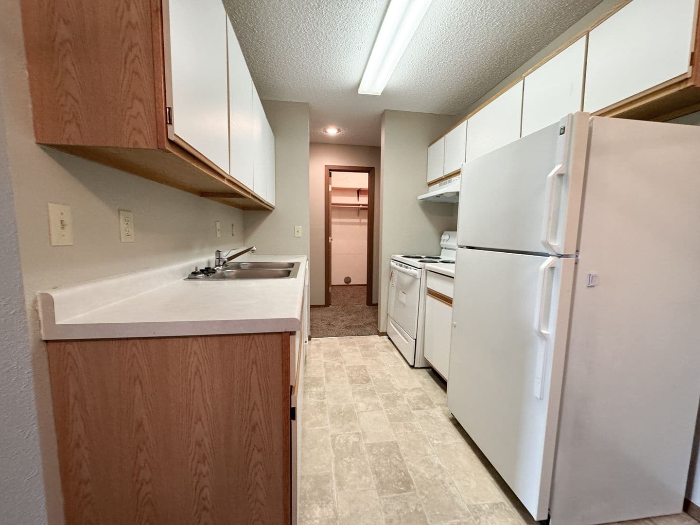 Gaylord Apartment: 10 8th St