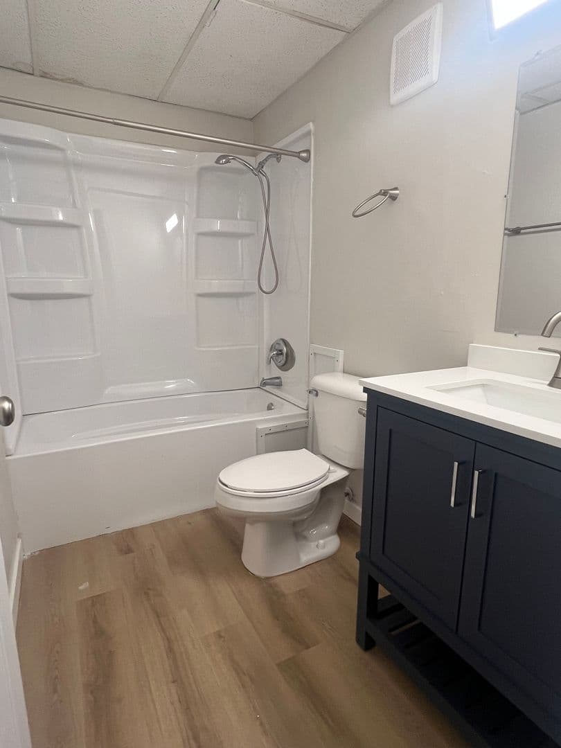 Mankato Apartment: 101 Parkway Ave