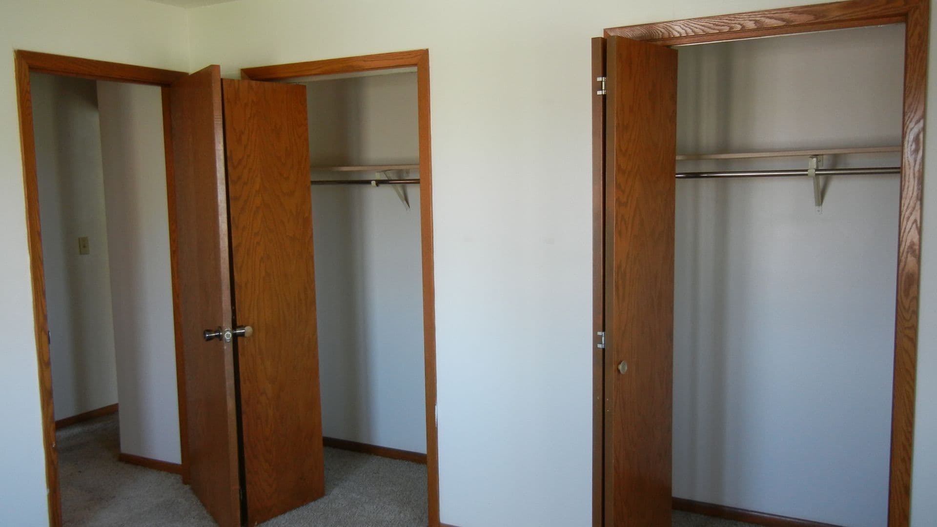 North Mankato Apartment: 1620 Village Court