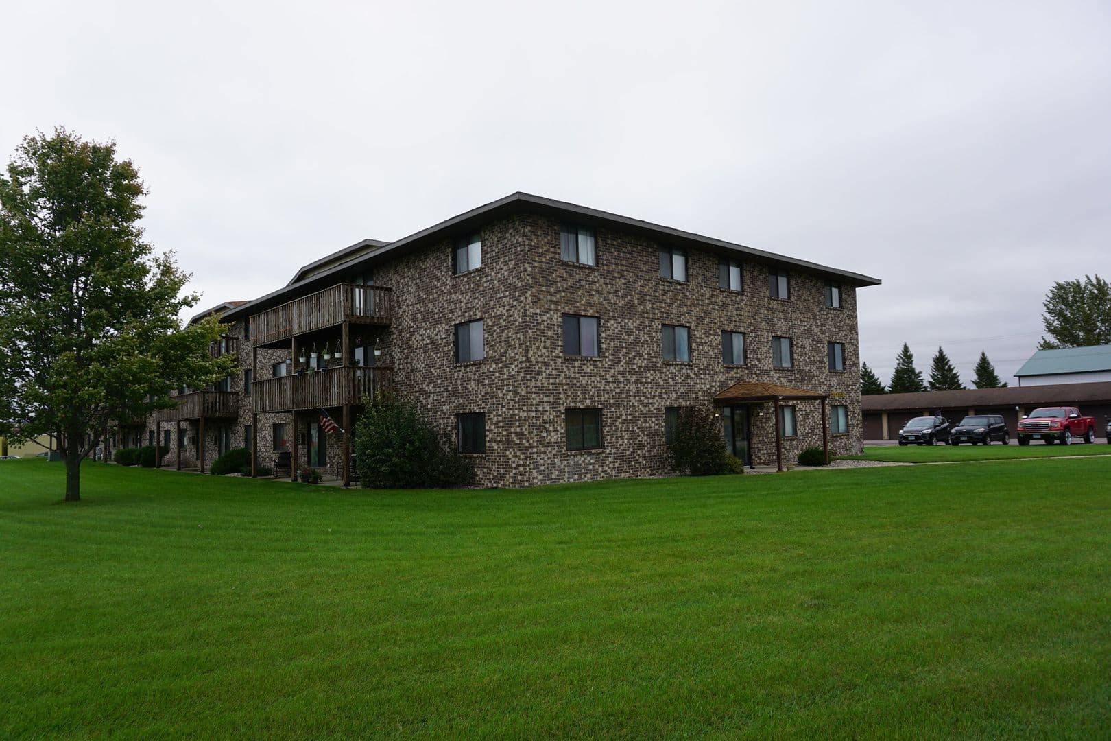 Gaylord Apartment: 10 8th St