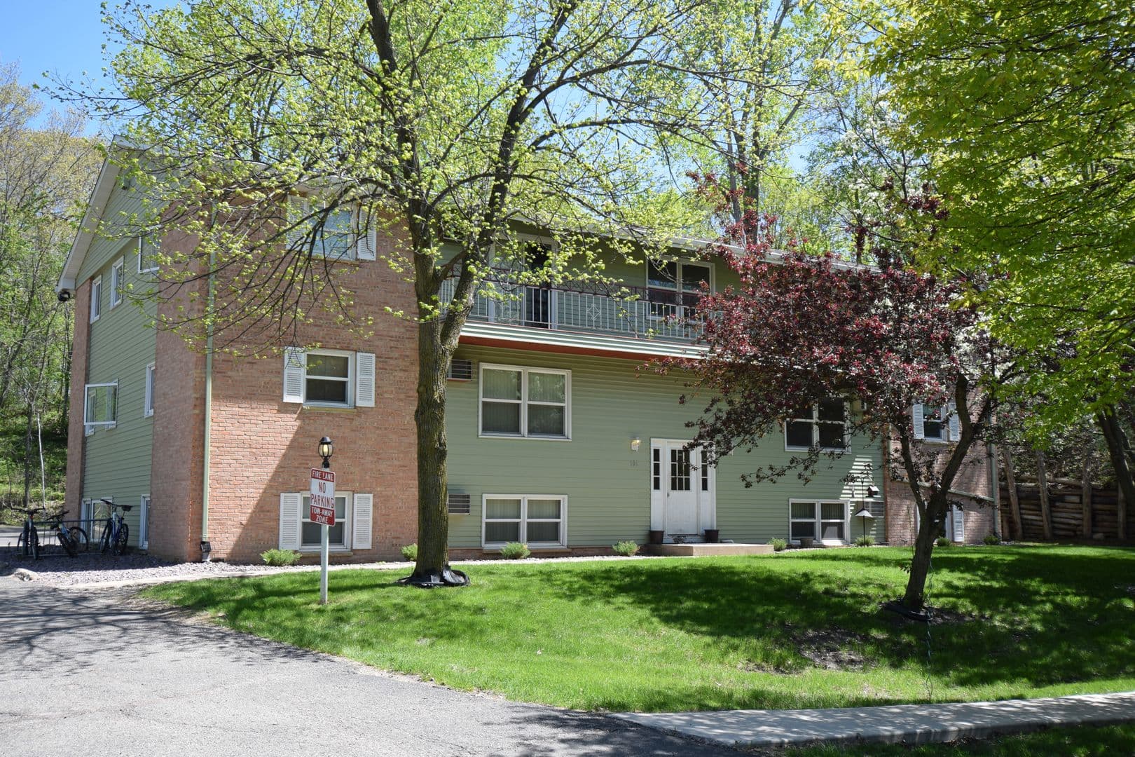 Mankato Apartment: 101 Parkway Ave