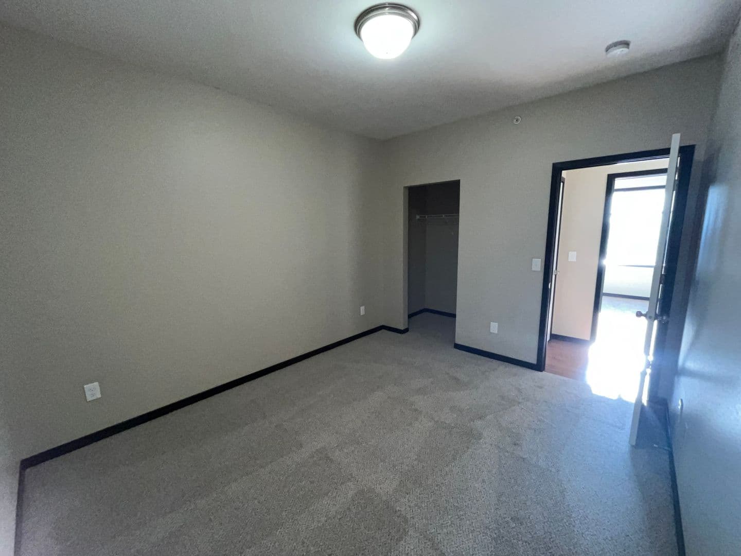 Mankato Apartment: 340 Stadium Road