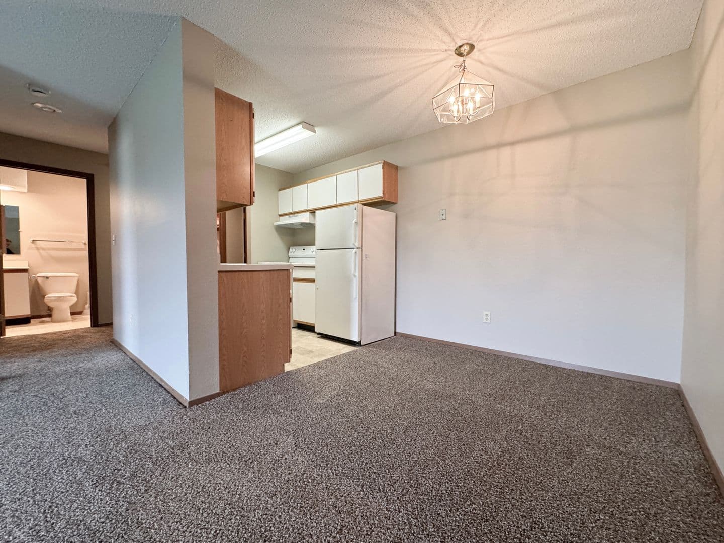 Gaylord Apartment: 10 8th St