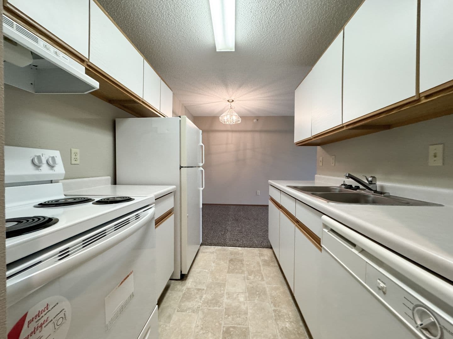Gaylord Apartment: 10 8th St