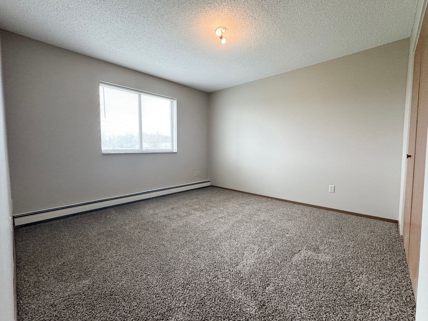 Gaylord Apartment: 10 8th St