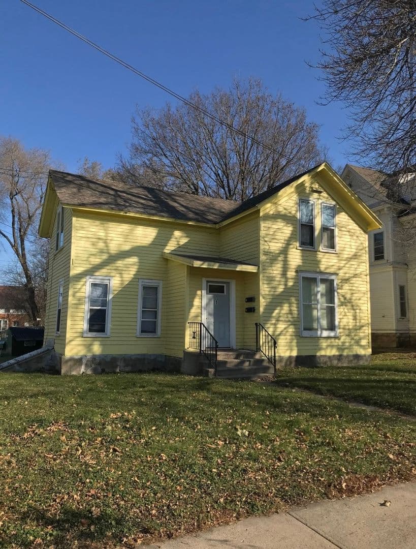 Mankato Apartment: 318 East Walnut Street