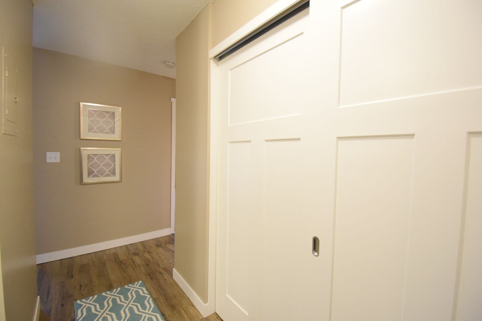 Mankato Apartment: 504 James Ave