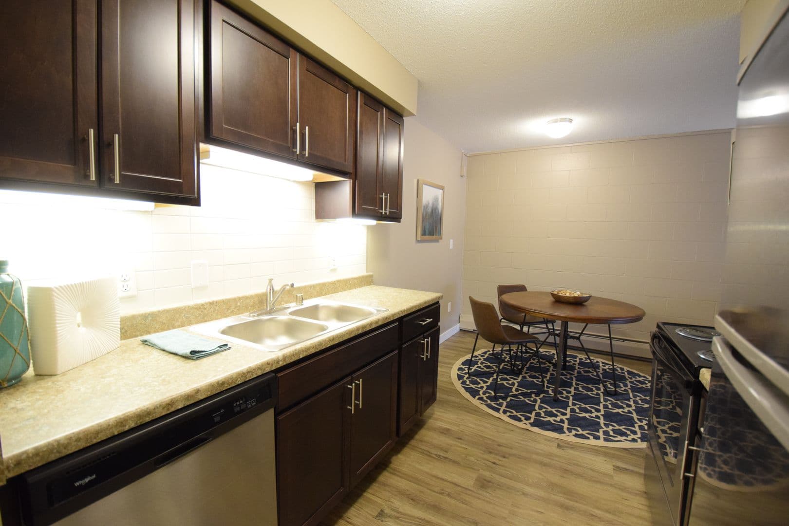 Mankato Apartment: 504 James Ave