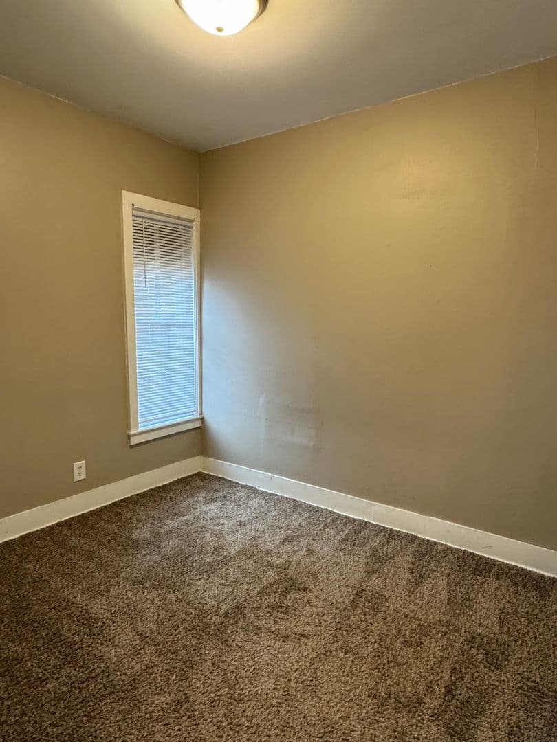 Mankato Apartment: 318 East Walnut Street