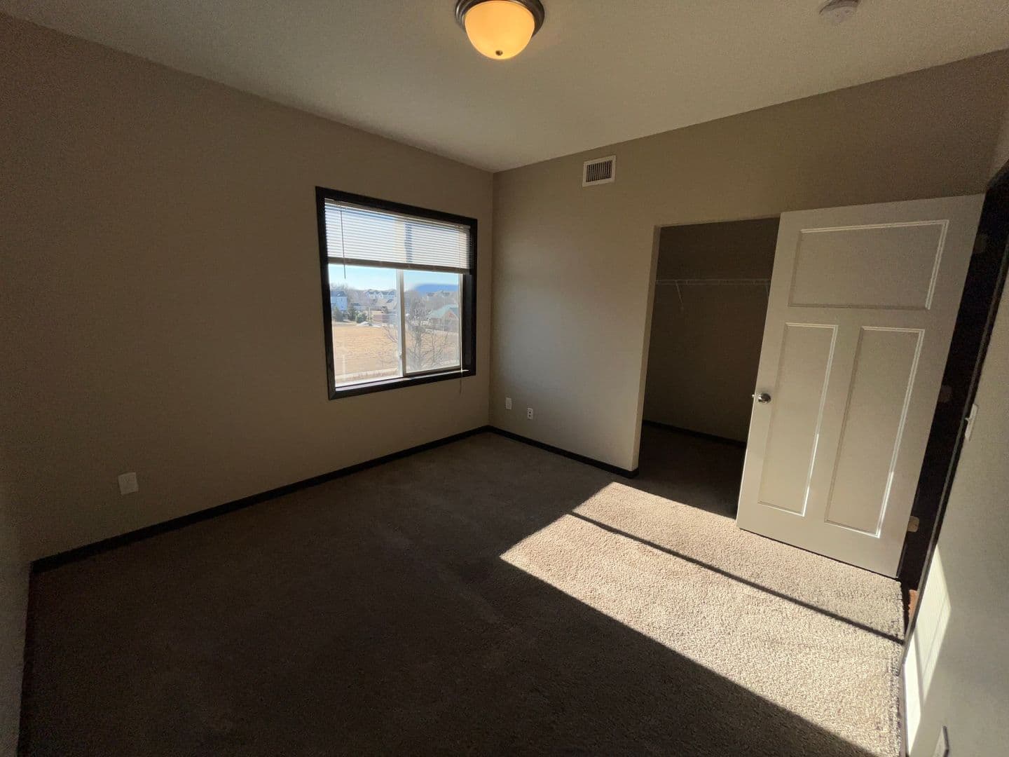 Mankato Apartment: 340 Stadium Road