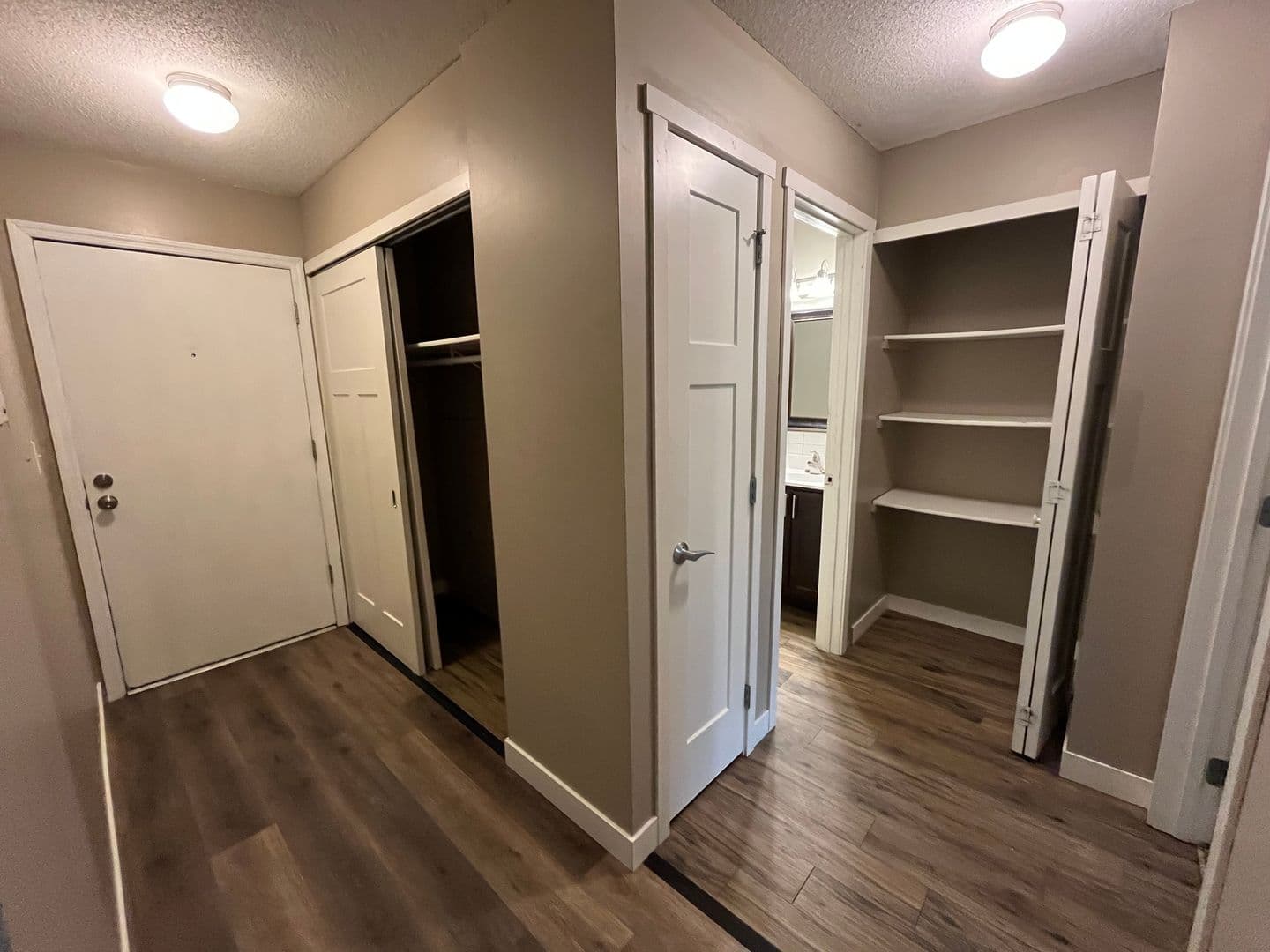 Mankato Apartment: 504 James Ave