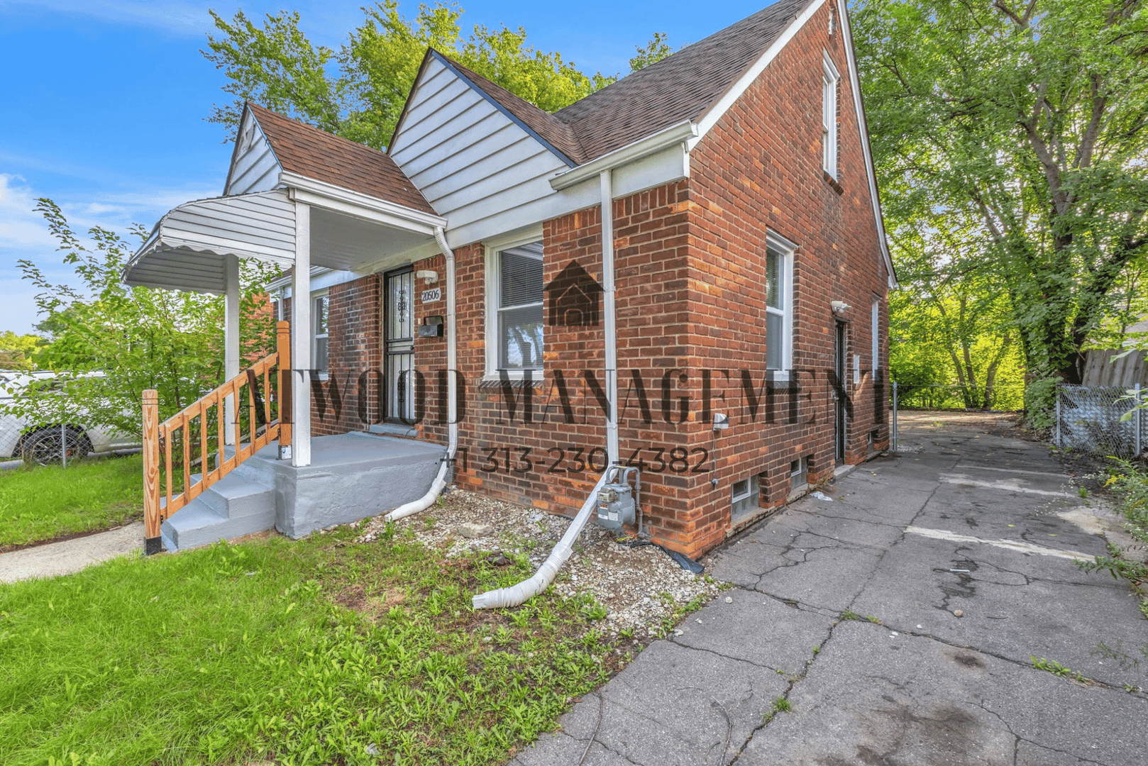 Highland Park House: 20506 Hanna St