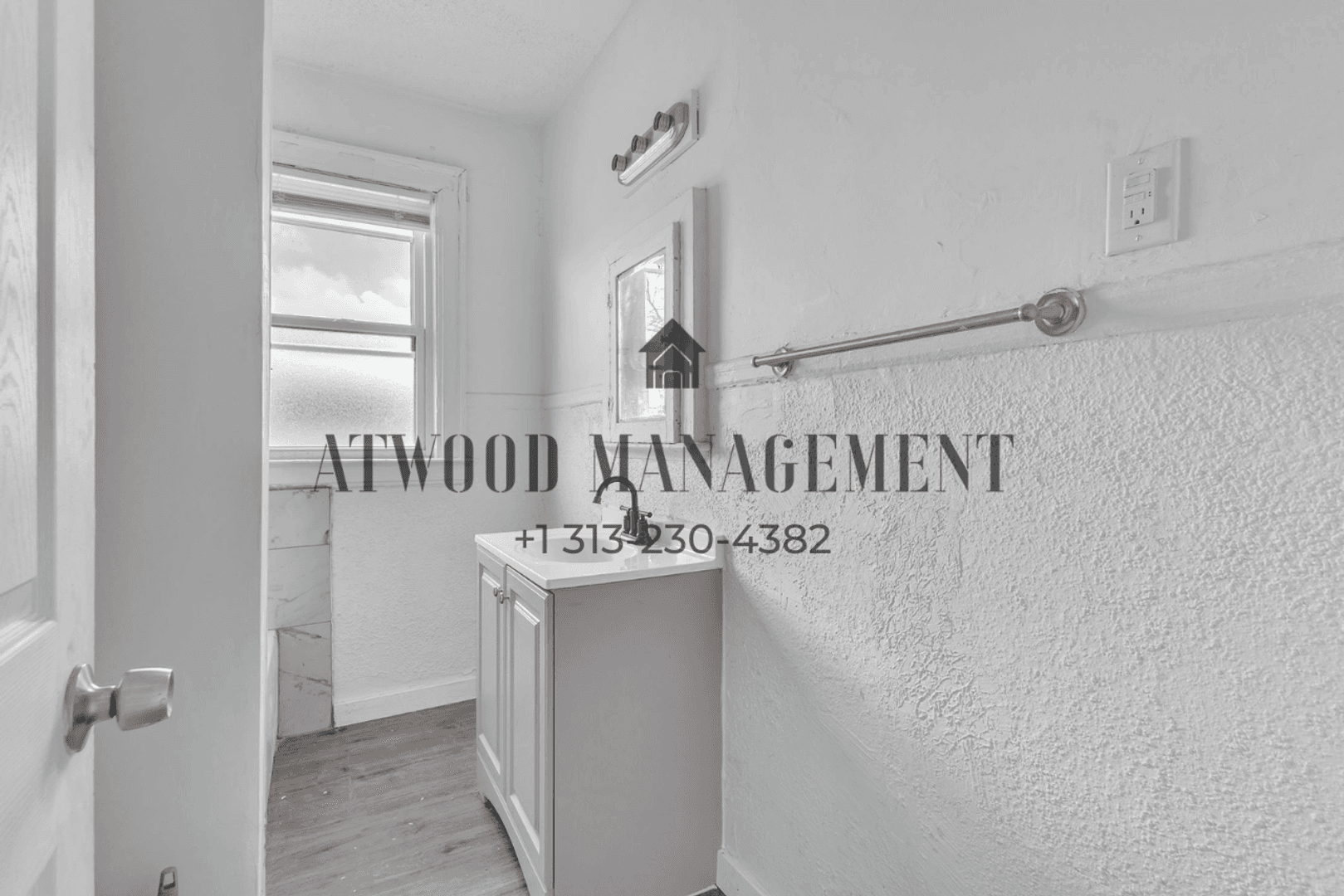Detroit Apartment: 4811-15 Seyburn St
