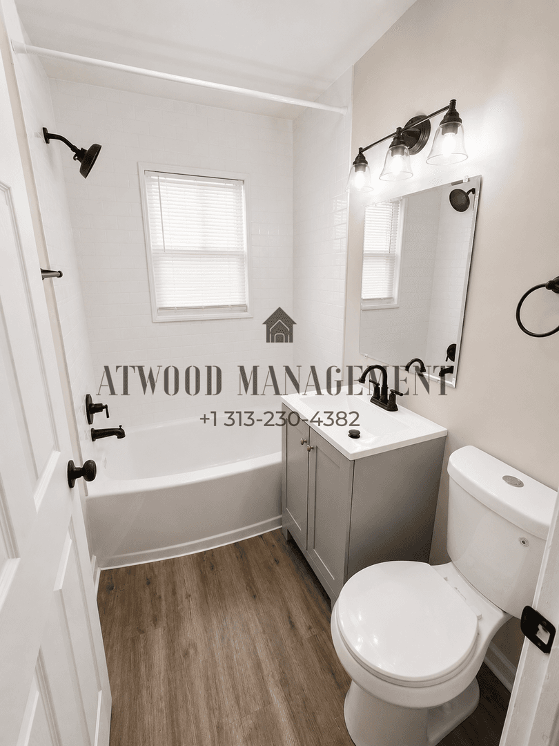 Detroit House: 13514 Stahelin Rd