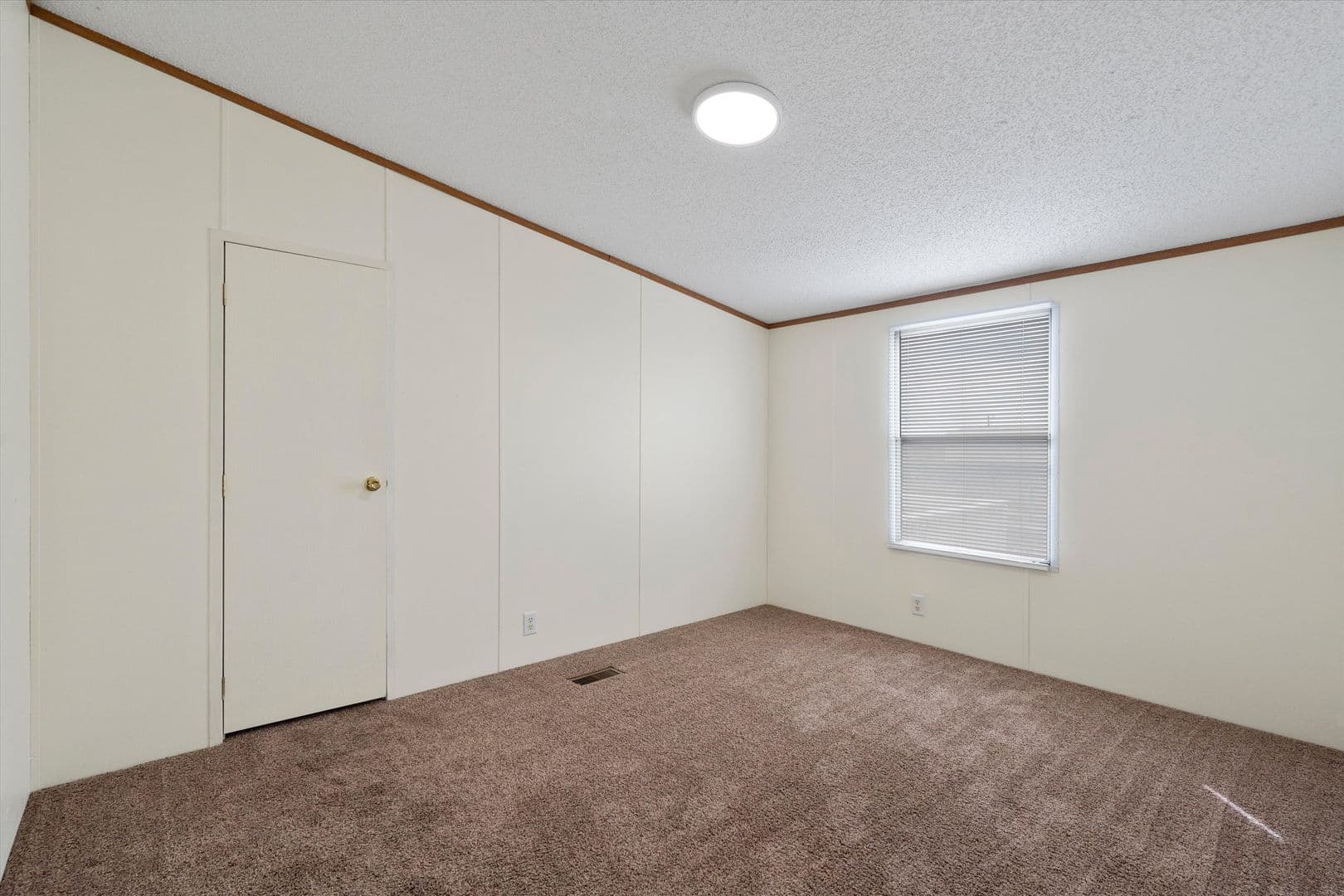 Buda Apartment: 3075 Old Black Colony Road