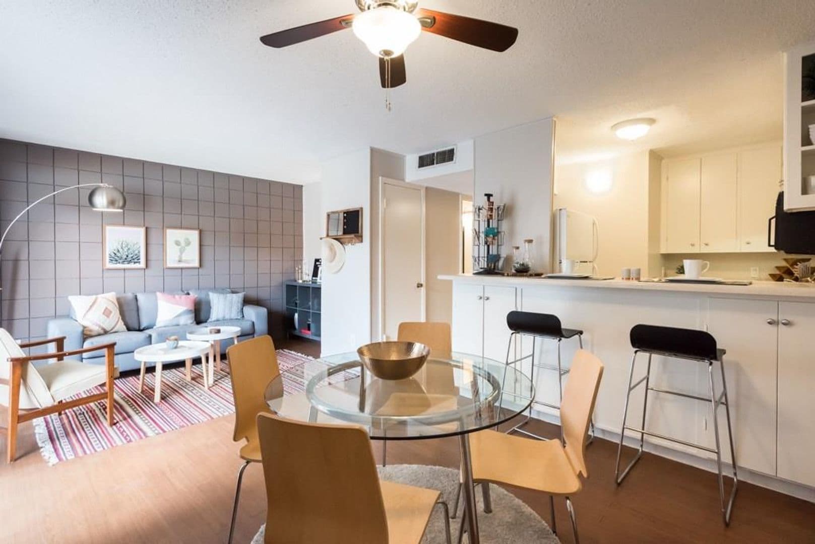 Austin Apartment: 3212 Red River St