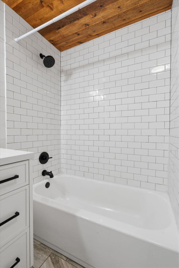 Austin House: 2204 Santa Rita Street