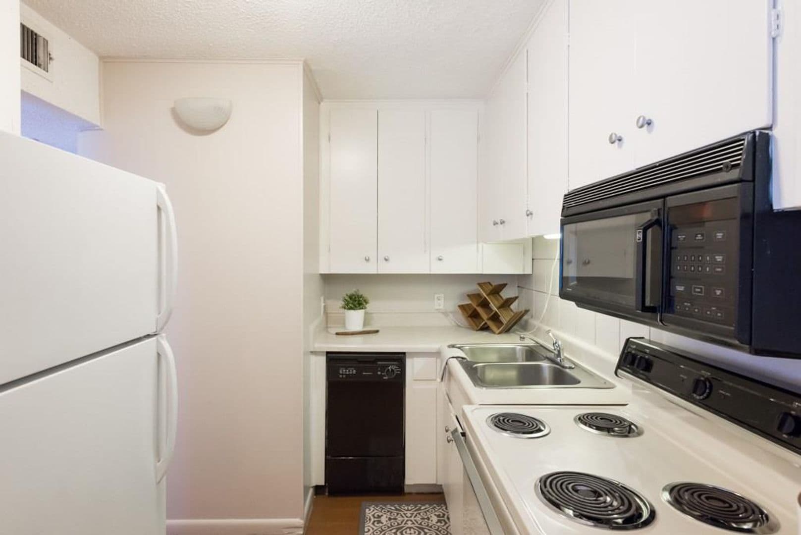 Austin Apartment: 3212 Red River St